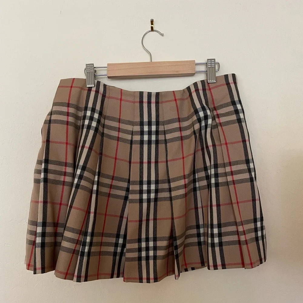 Burberry plaid wool mini skirt with leather buckles and original pin US size 6 - Picture 2 of 8
